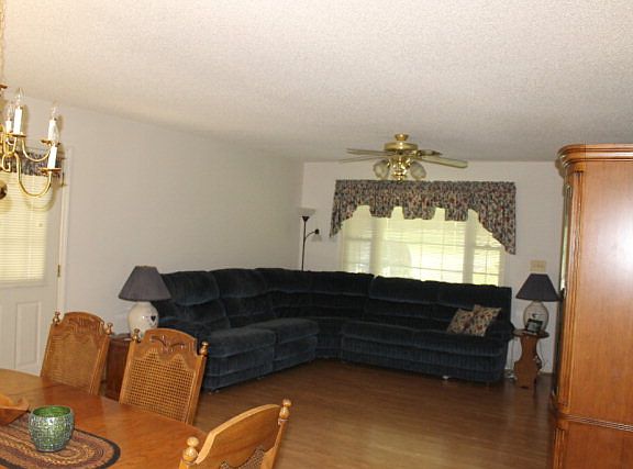4th image of 351 Deerwood Dr