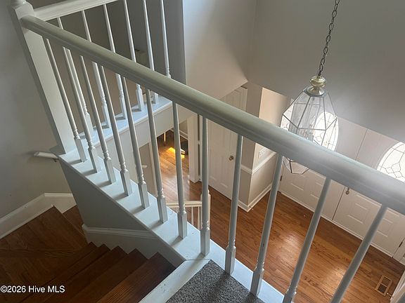 3rd image of 127 Squire Drive