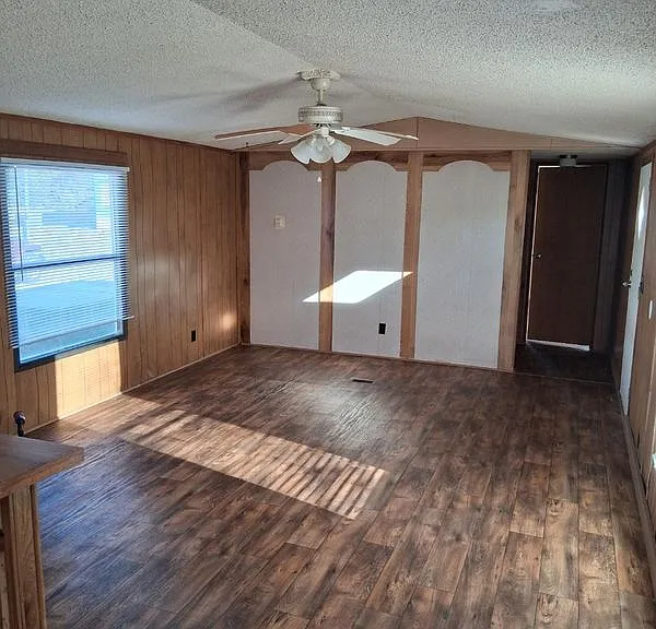 6909 Sunbeam Ct — Photo 3