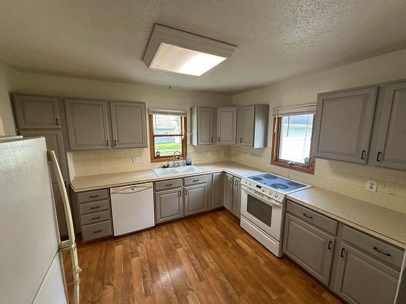 3rd image of 333 Grand Ave