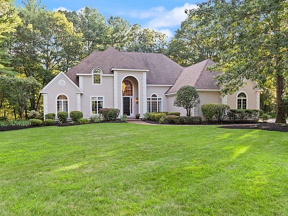 4th image of 2 New Meadow Ln