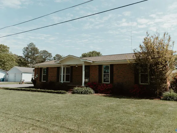 22 Twin Lakes Dr, Arab, AL 35016