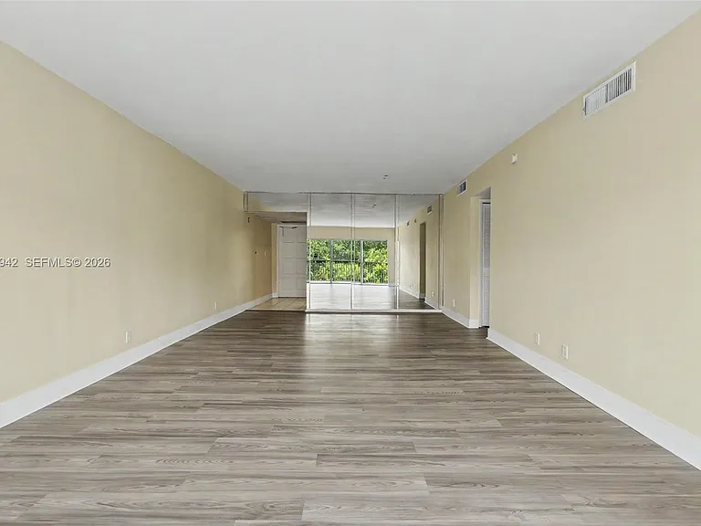 3250 N Palm Aire Dr #406 — Photo 31