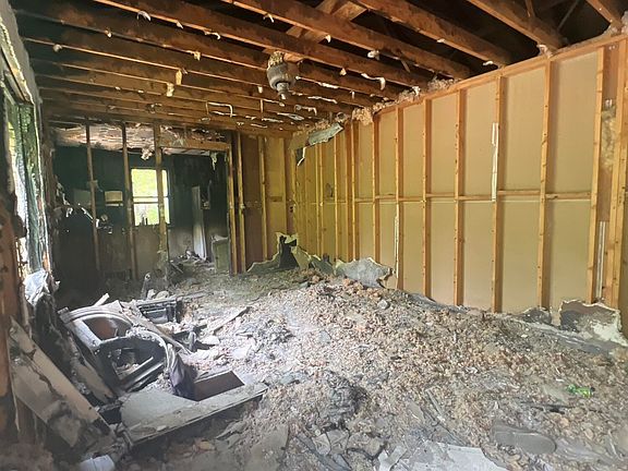 5th image of 674 Meadow Field Road