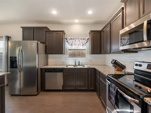 8917 Tenderfoot Ln, Aubrey, TX 76227