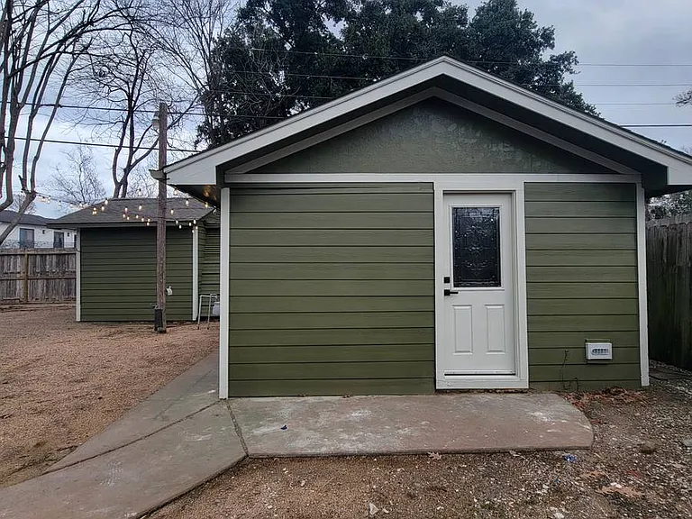 1546 Antoine Dr — Photo 3