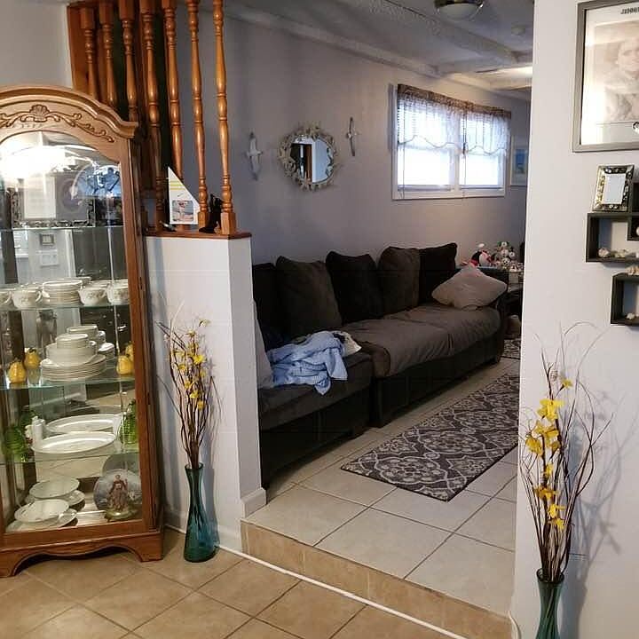 this is the entry way, the folks who previously rented made it a dinning room but can also be made into a living room. You can also see the view to the living room...this room