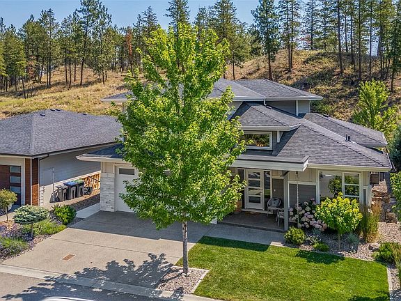5th image of 49 Forest Edge Dr