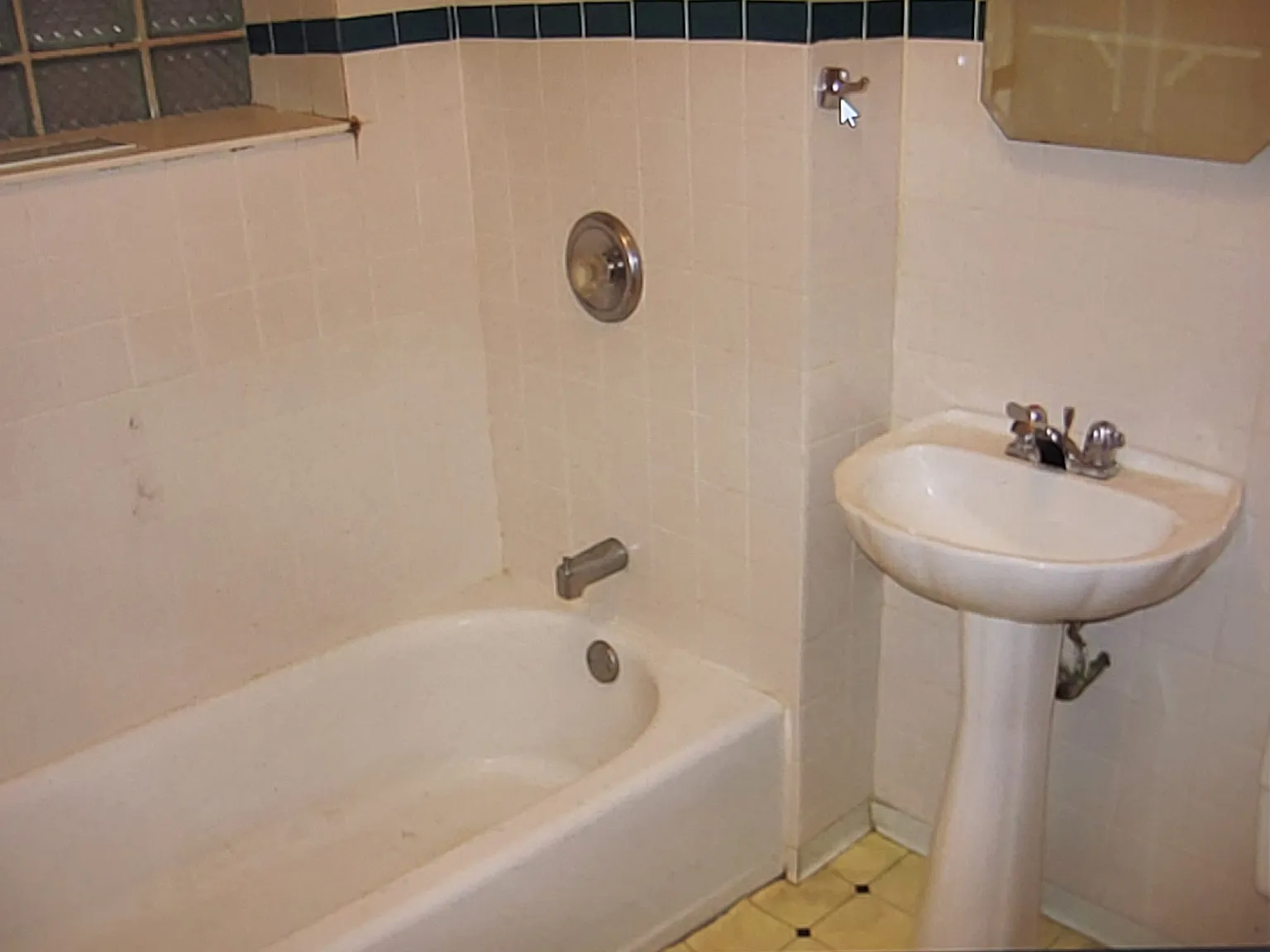 1 bed, 800 sqft, $1,320 — Photo 2
