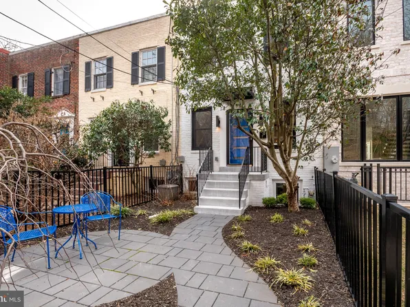 3548 Whitehaven Pkwy NW, Washington, DC 20007