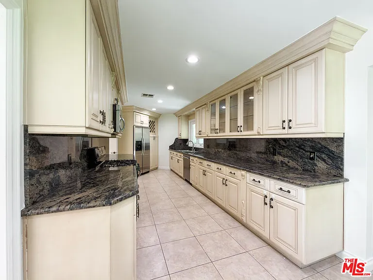 1094 Garden Ln — Photo 52
