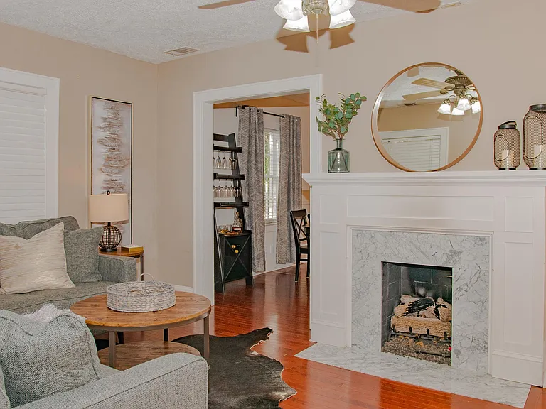 755 Berkeley Ave NW — Photo 3