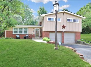 686 White Oak Dr, Springfield, OH
