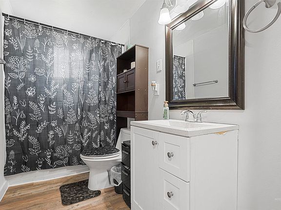 3rd image of 649 E 16th St