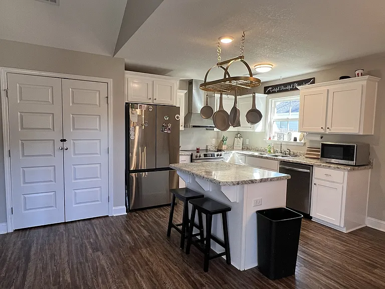 607 N Main St — Photo 15