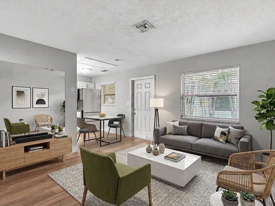232 SE 9th Ave #2