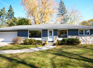 1044 N 121st St, Wauwatosa, WI 53226