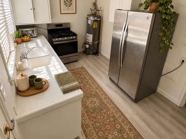 300 E 55th St APT 1, Los Angeles, CA 90011