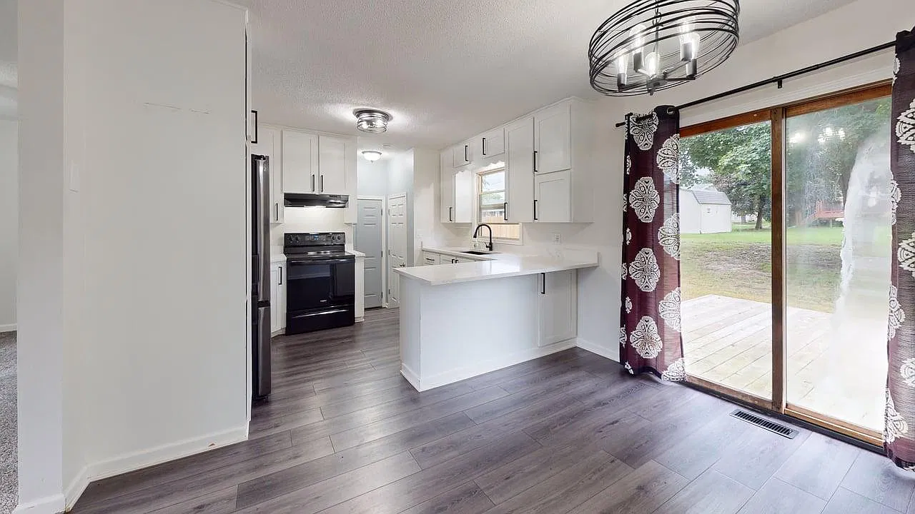 4 bed, 1784 sqft, $2,100 — Photo 3