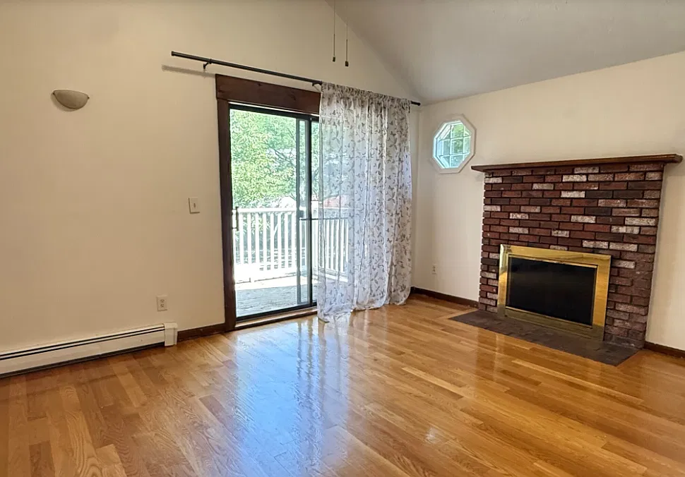 4 bed, 9999 sqft, $4,500 — Photo 1