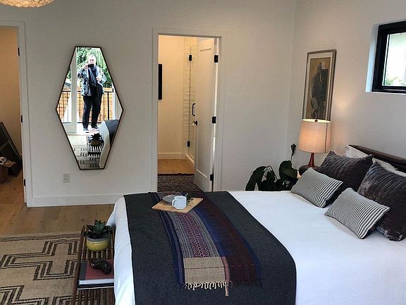 4th image of 5360 Hobart Ave #2236