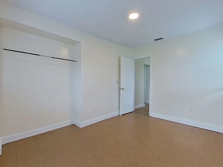 1049 Pippin St — Photo 11