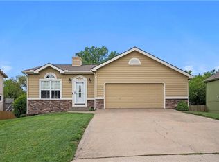 618 Meadow Ln, Raymore, MO 64083