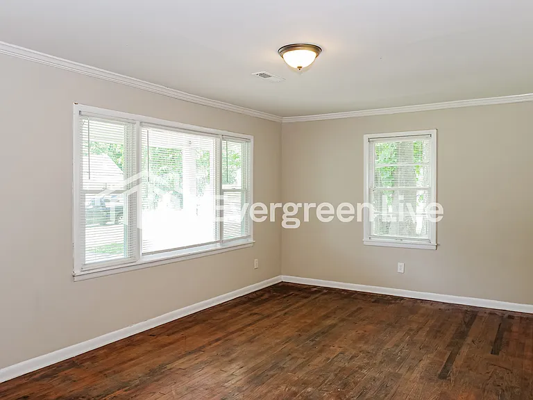 216 8th Ave SW — Photo 2