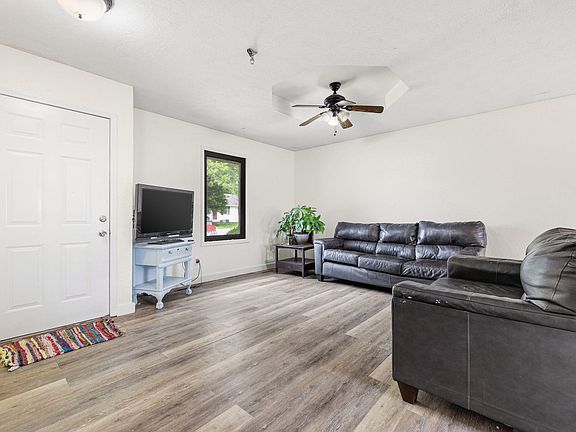 4th image of 104 Maple Street