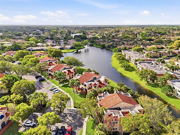 5th image of 567 Racquet Club Rd APT 18