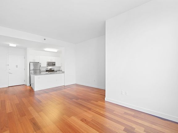 5th image of 184 Kent Ave #608A