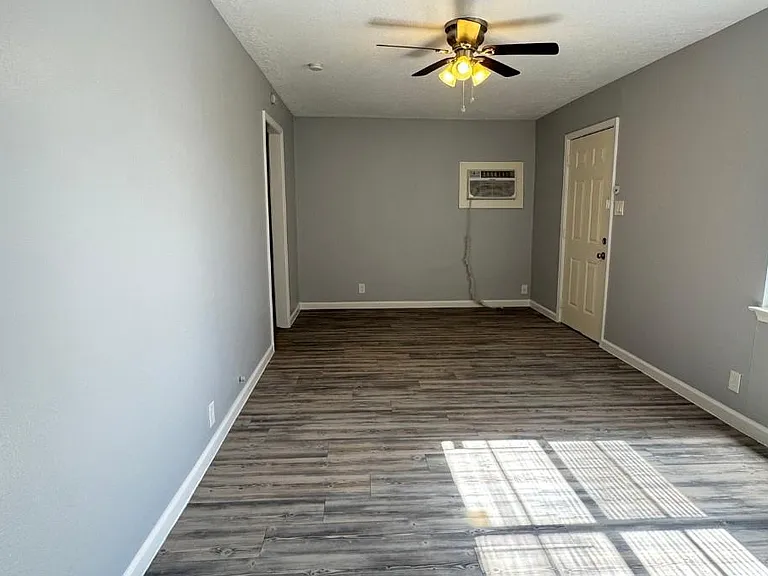 3270 Christopher St — Photo 5