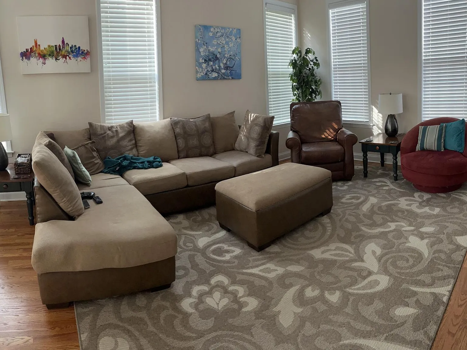 2 bed, 2.5 bath, 1800 sqft, $2,400 — Photo 2