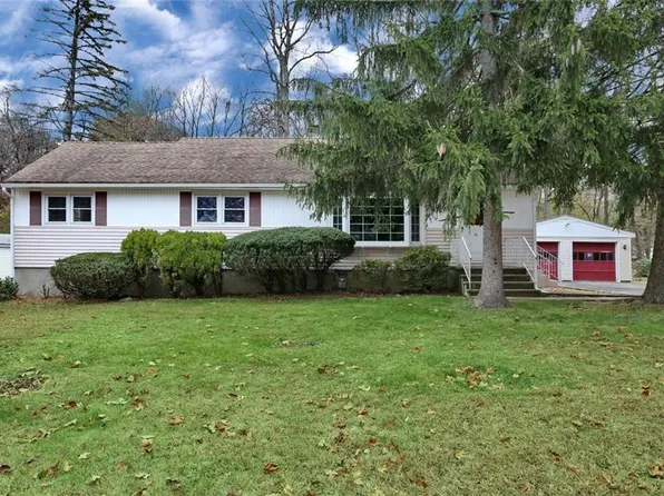 10 Bell Ln, Chestnut Ridge, NY 10977