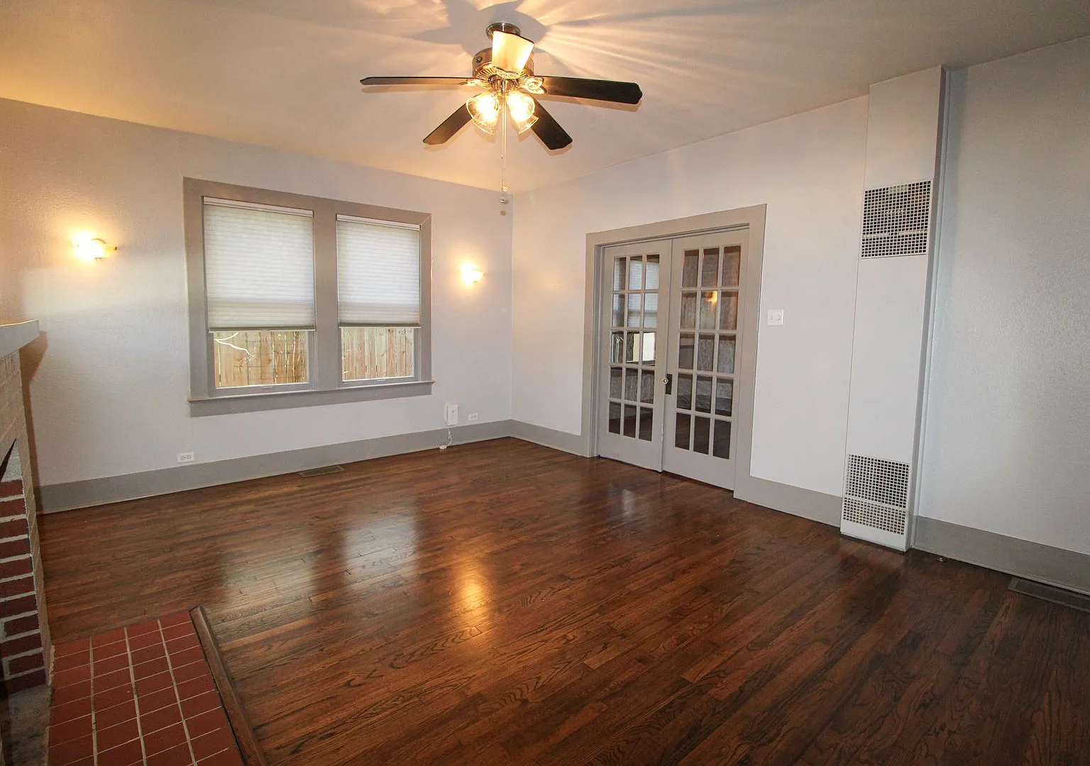 436 W Rosewood Ave — Photo 3