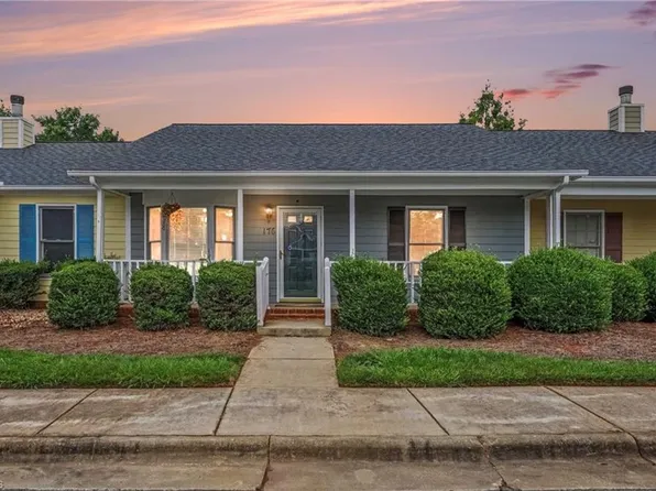 814 Guilford College Rd APT 176, Greensboro, NC 27409