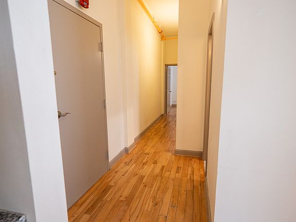4th image of 260 College St APT 7