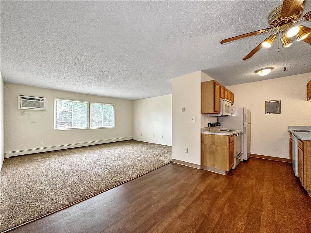 Foxwood Apartments — Photo 2