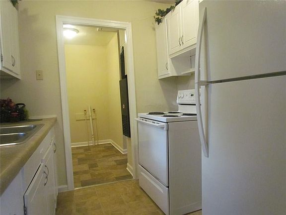 5th image of 3516 N Hawthorne Ln