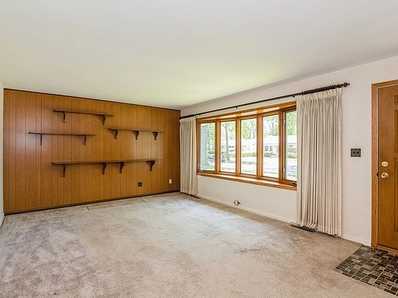 4th image of 524 Ames St