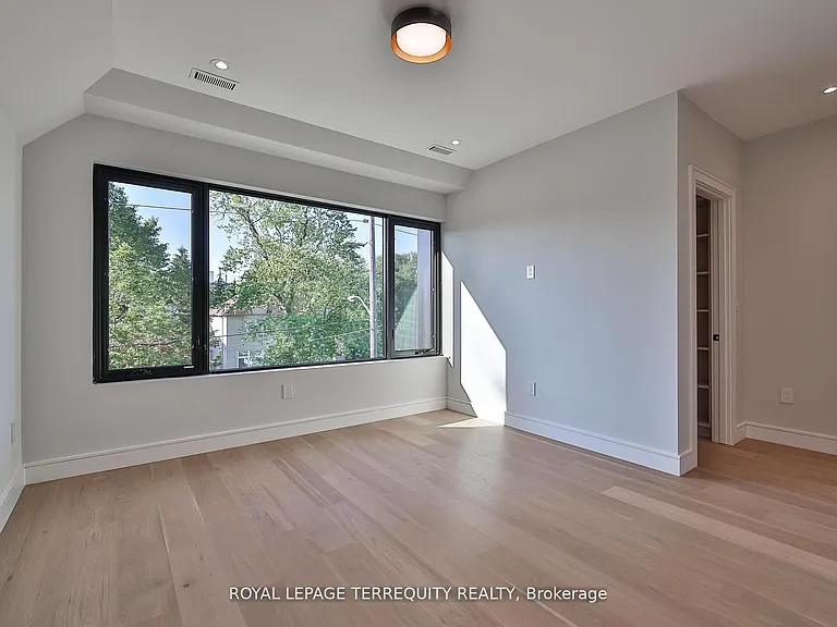 741 Woburn Ave — Photo 29