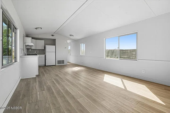 Building Photo - 2935 E Clark Ave #ADU