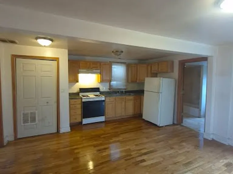 4152 W Lake St — Photo 5