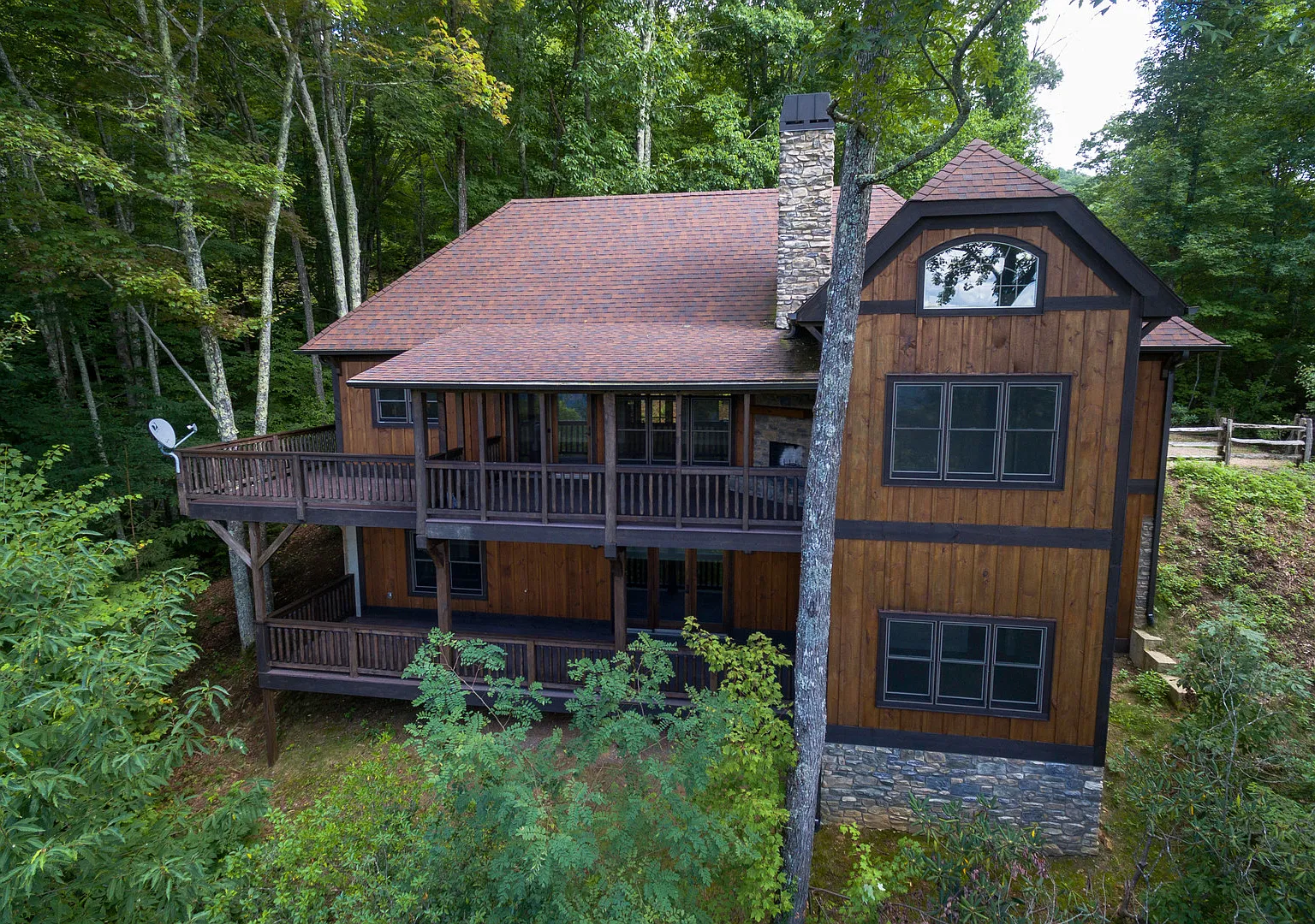 Beautiful Mountain home in Balsam Mountain Preserve Community $3500 a month with year-long lease — Photo 3