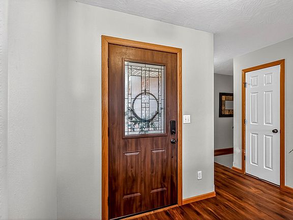 4th image of 422 Fieldstone Road