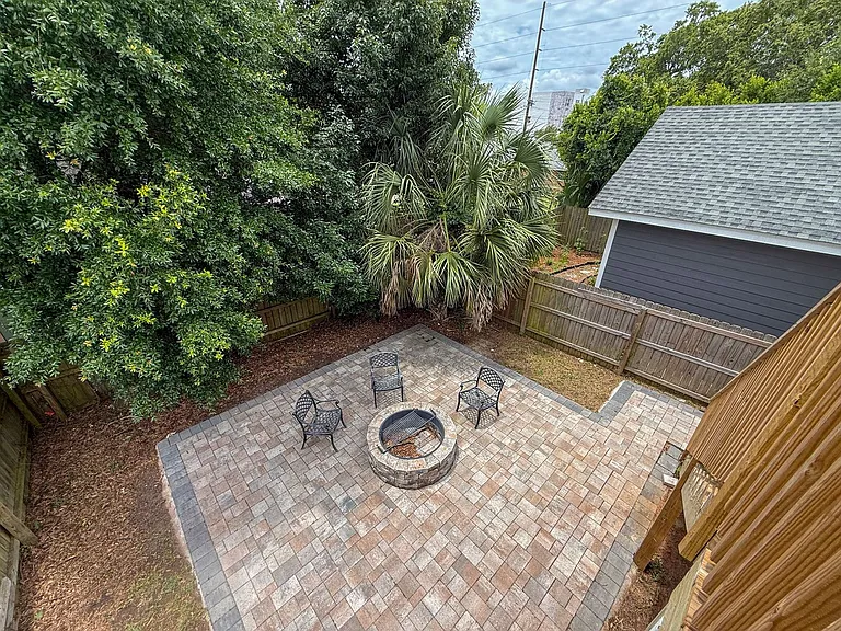517 W Wright St — Photo 33