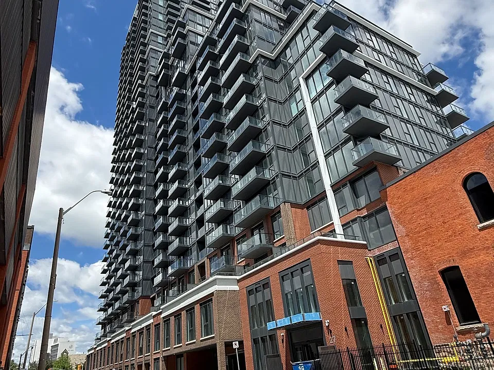 75 James St S #526