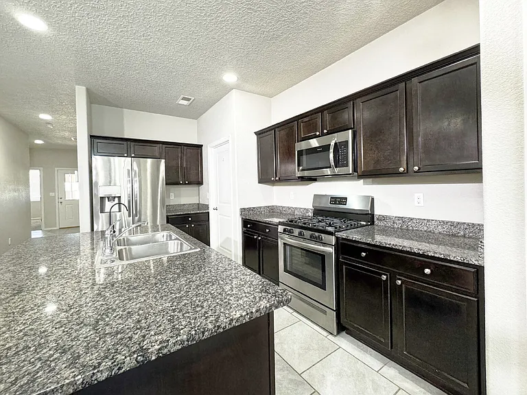 4143 Summit Park Rd NE — Photo 5