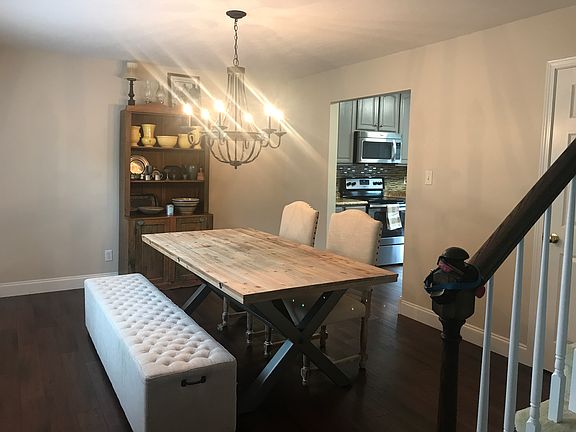 5th image of 349 Meadowlake Cir