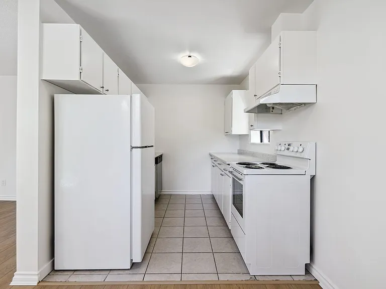 1045 Haro St — Photo 25